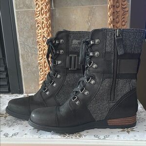 NWOT Sorel Zip Up Boots